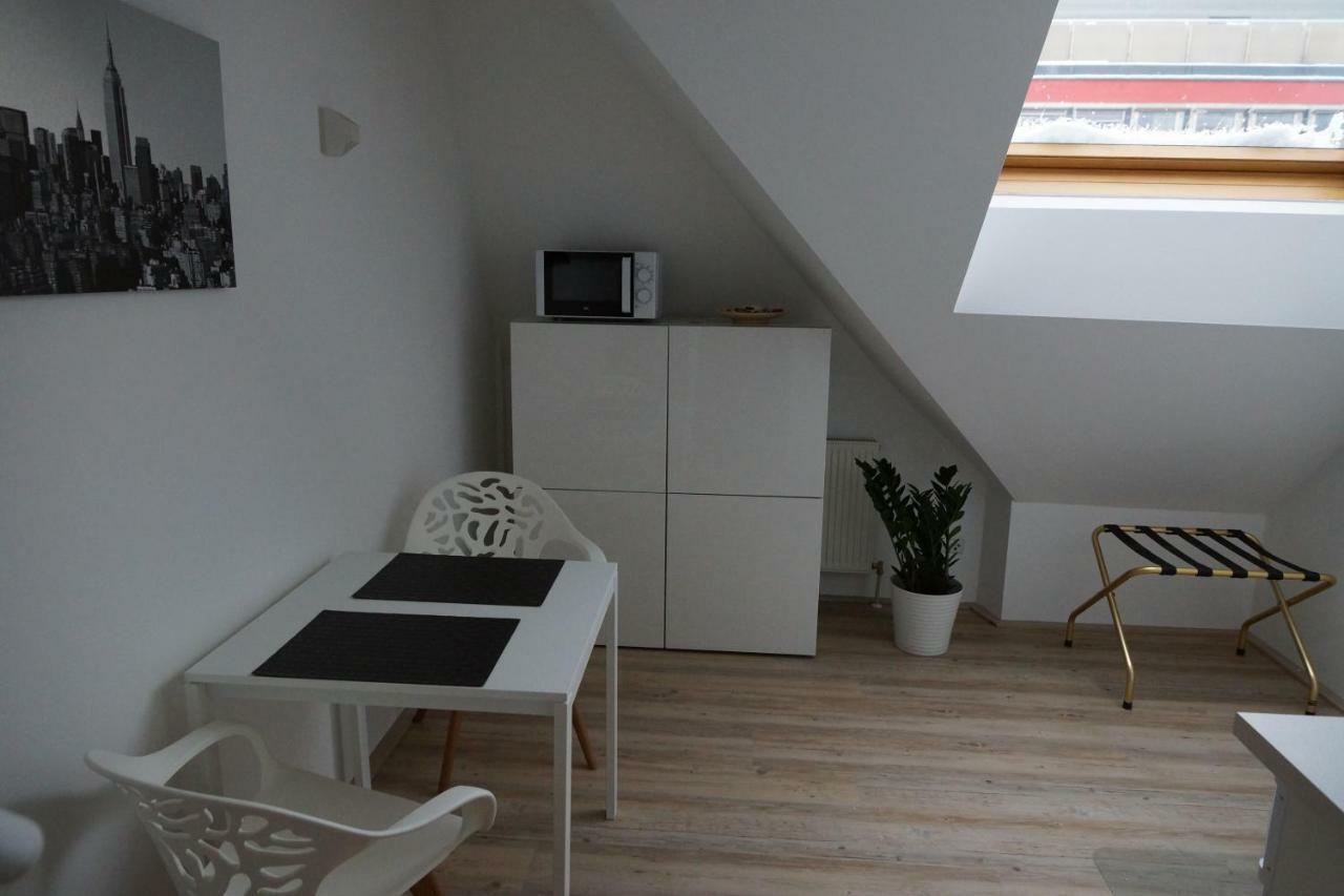 Maisonette Apartment Am Bahnhof - Adults Only Innsbruck Eksteriør bilde