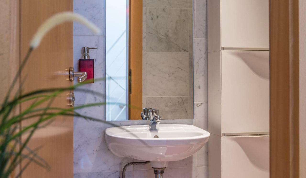 Maisonette Apartment Am Bahnhof - Adults Only Innsbruck Eksteriør bilde